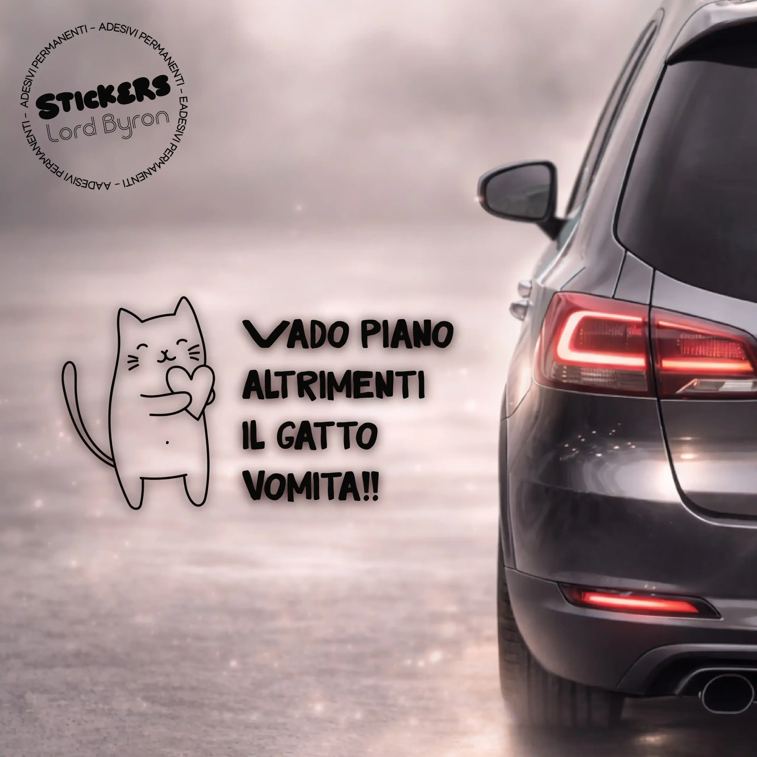 Adesivo Auto “Vado Piano altrimenti il Mio Gatto Vomita” – Idea Regalo per Amanti dei Gatti