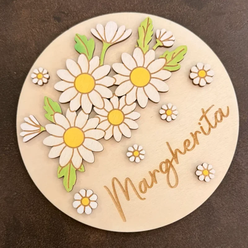 Insegna Margherite in Legno Personalizzata con Fiore e Nome Dipinta a Mano