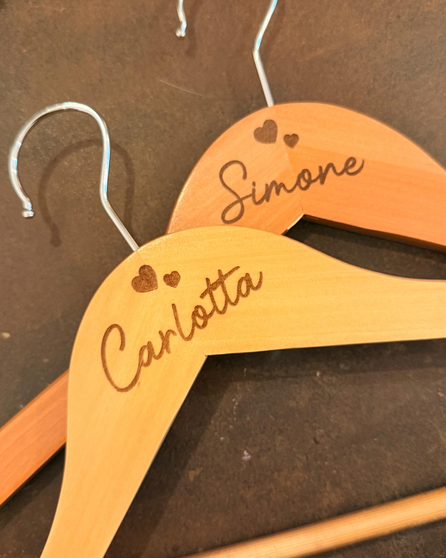 Appendiabiti Personalizzato in Legno Inciso – Singolo o Coppia