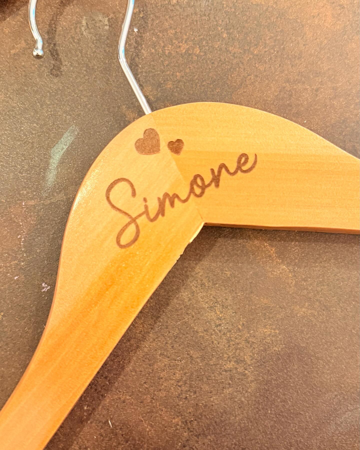 Appendiabiti Personalizzato in Legno Inciso – Singolo o Coppia - immagine 6